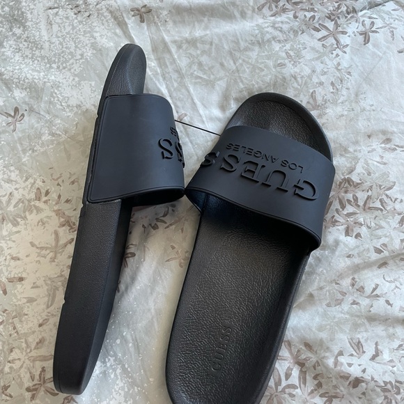 Guess Men shoes. New #13 comes with tag and proof of payment.Nice for gifts. - Picture 6 of 10